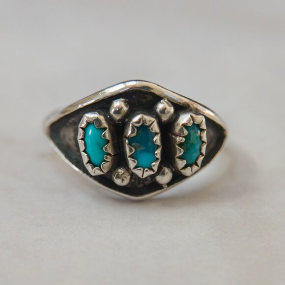 Sterling Silver Turquoise Trio Ring, Sz 5.25 — Southwest serrated bezel - Picture 11 of 13